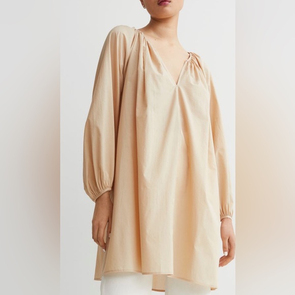 Cotton A-line Dress. V-neck. Balloon Sleeve. Raglan Sleeve. Color: Beige. H&M. - Picture 2 of 10